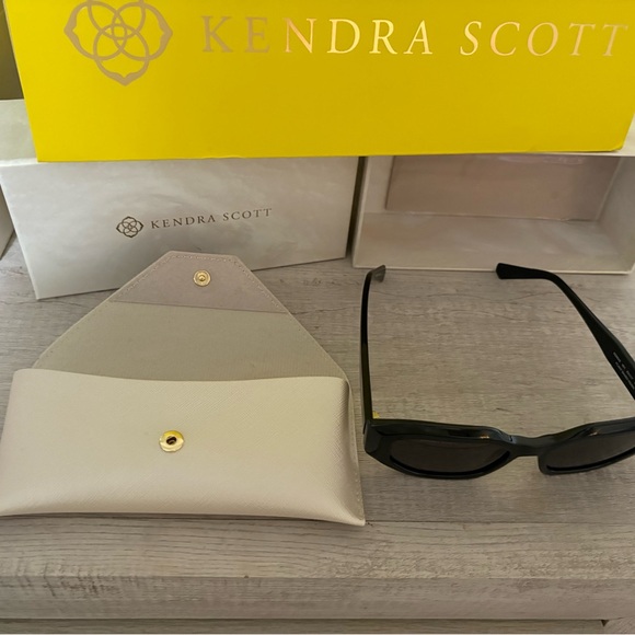 Brand NEW, Kendra Scott Black Rectangular Sunglasses, Danielle sunglasses - Picture 6 of 7